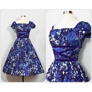 A Jane Parker Junior 50s Purple /Blue Patterned Dress with Velvet Waist Detail